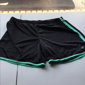 Be inspired women active shorts plus